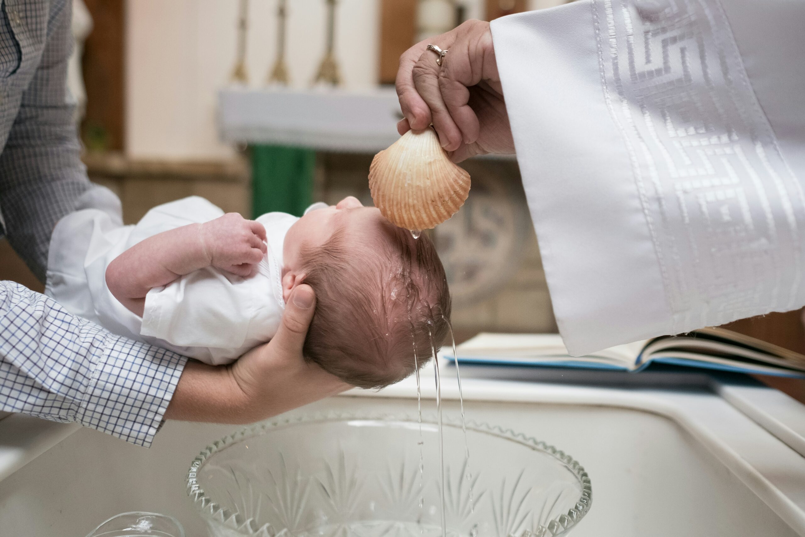 Organiser un baptême civil ou religieux : Guide complet
